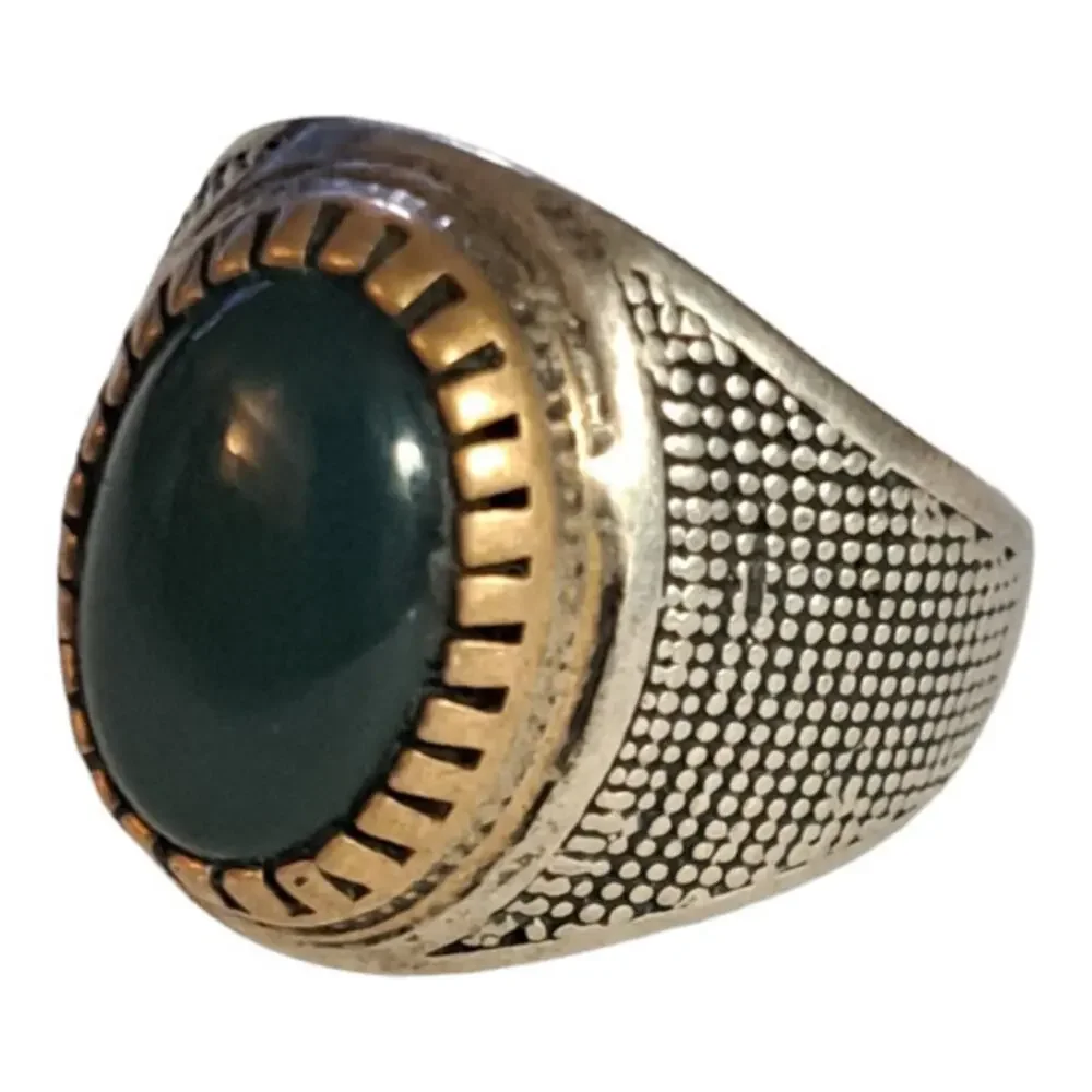 hand made Silver emerald rind size 9.5‎
